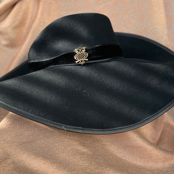 Henri Bendel Designer Wide Brim hat